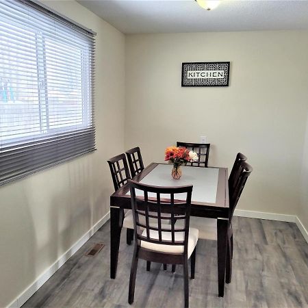 Cozy 4 Bedroom Townhouse - Peaceful Feel Of Home วินนิเพก ภายนอก รูปภาพ