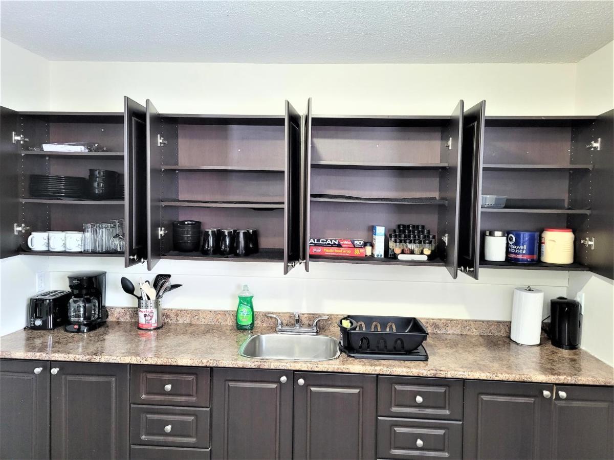 Cozy 4 Bedroom Townhouse - Peaceful Feel Of Home วินนิเพก ภายนอก รูปภาพ