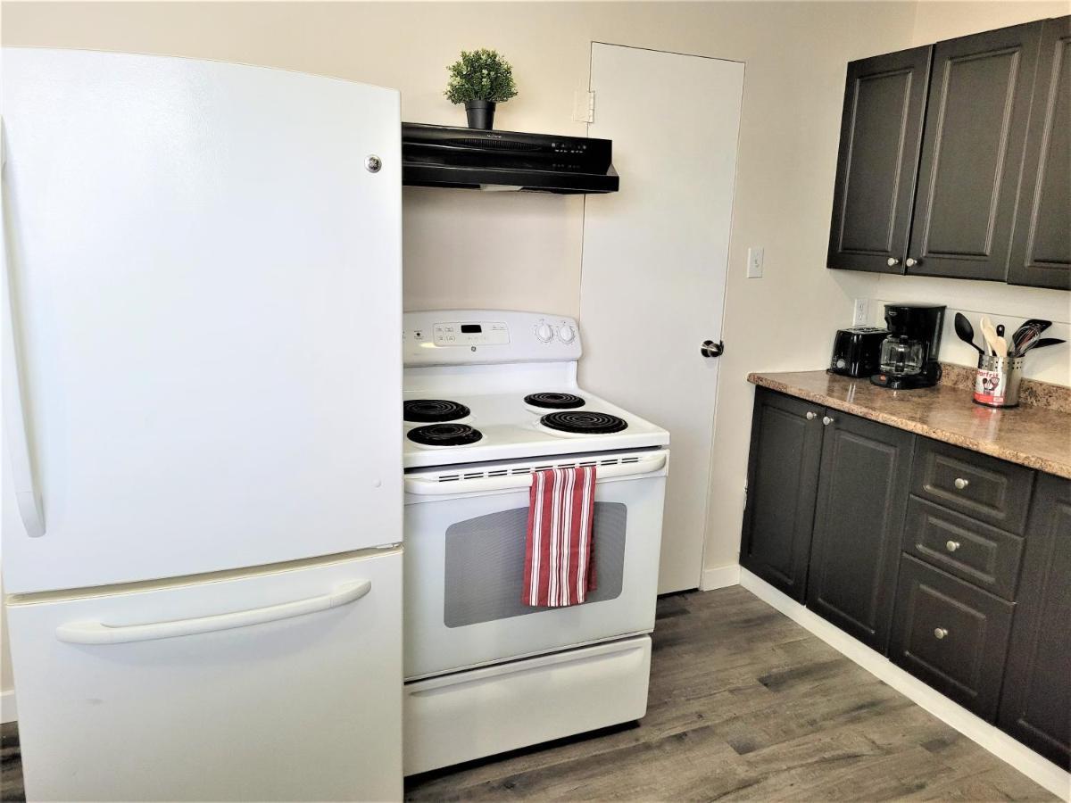 Cozy 4 Bedroom Townhouse - Peaceful Feel Of Home วินนิเพก ภายนอก รูปภาพ