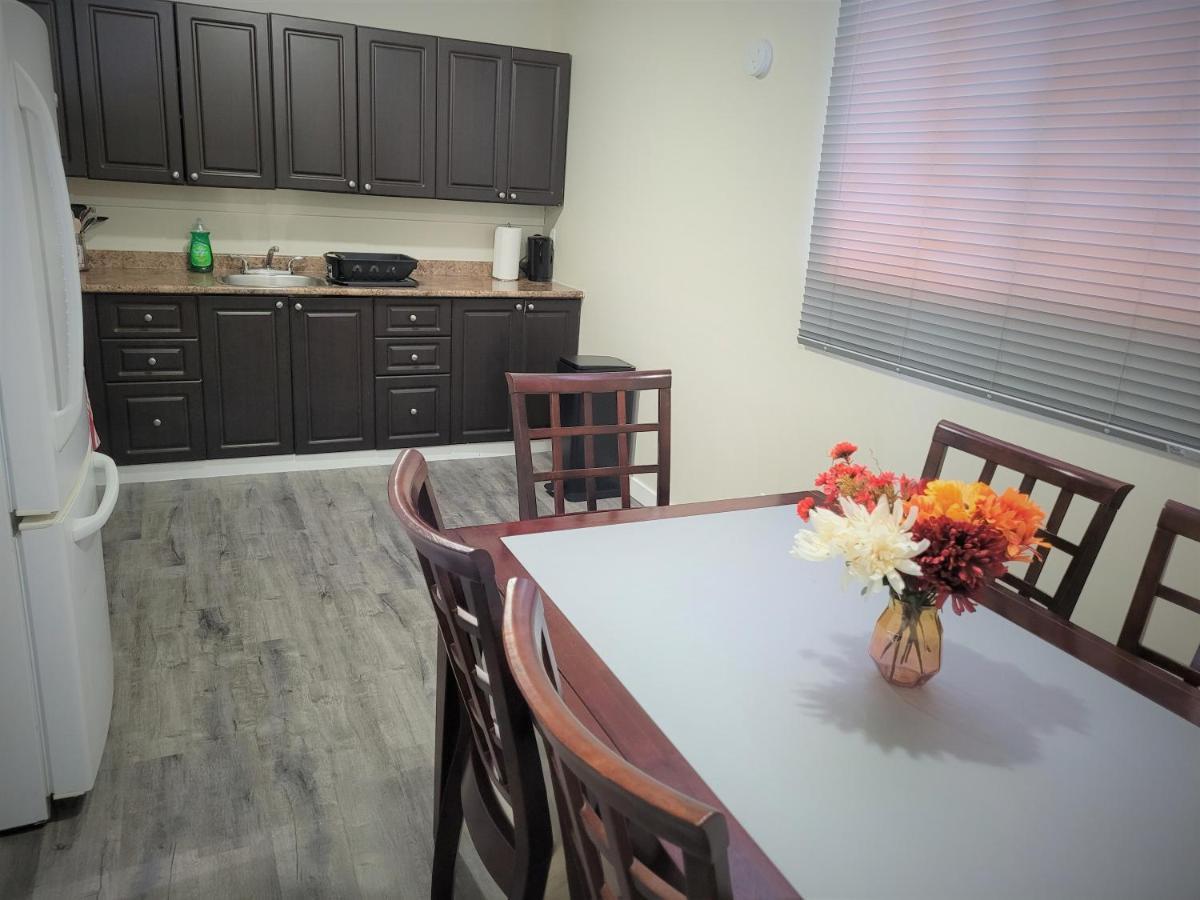 Cozy 4 Bedroom Townhouse - Peaceful Feel Of Home วินนิเพก ภายนอก รูปภาพ